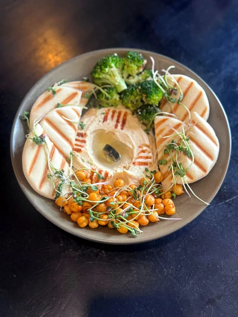 Hummus plate